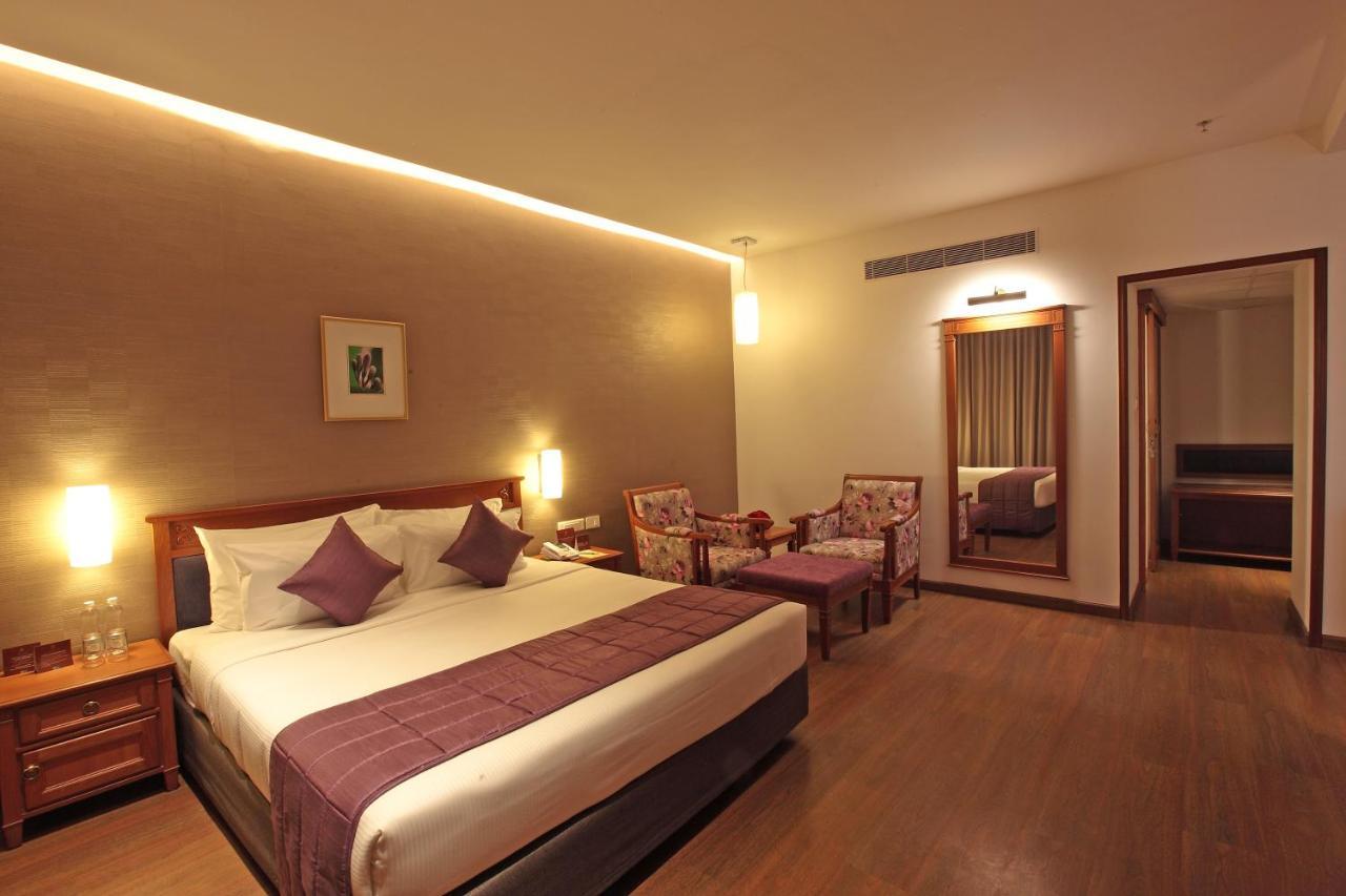 Monsoon Empress Kochi Hotel Exterior foto